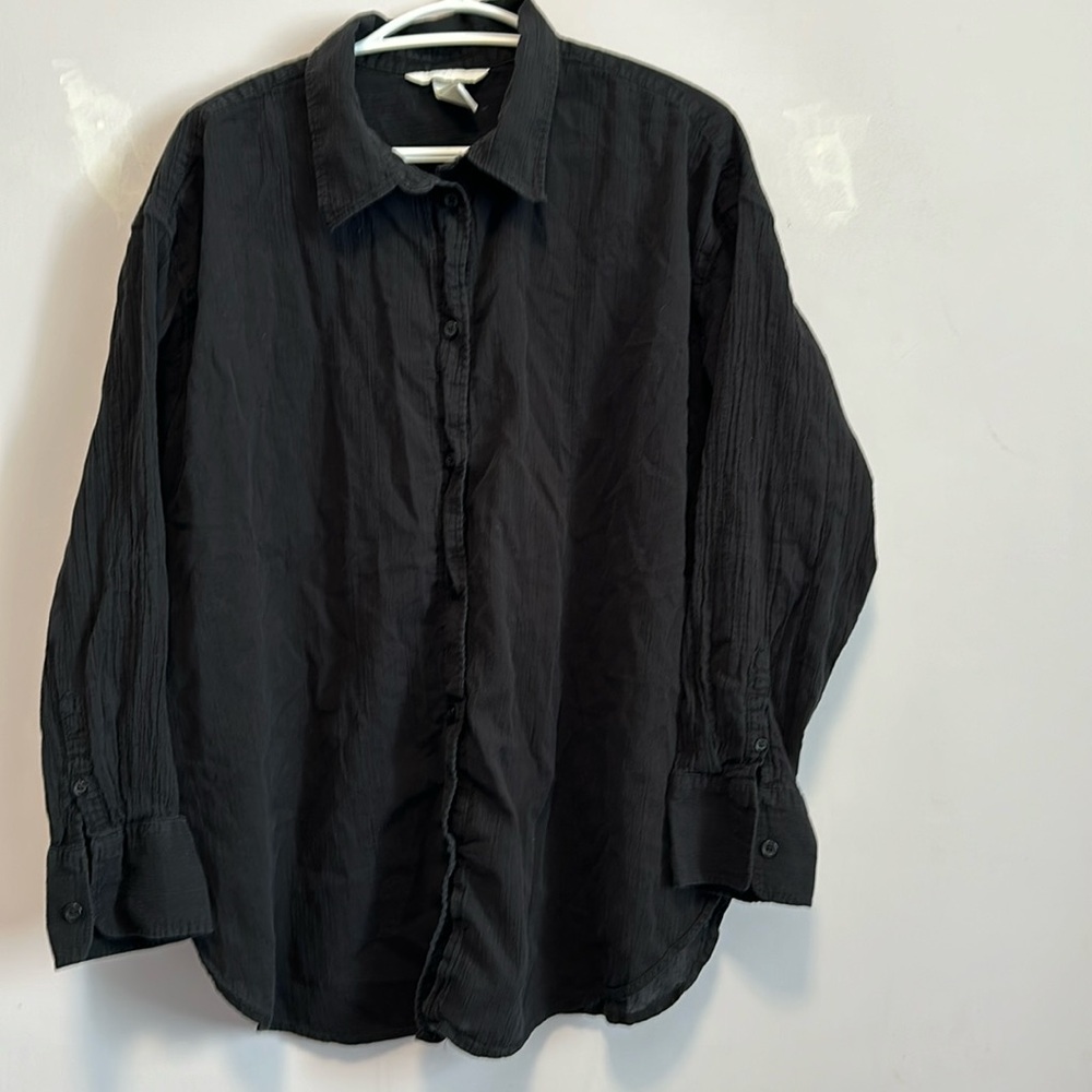 Black 100% cotton long sleeve top ‼️ (3/$25)